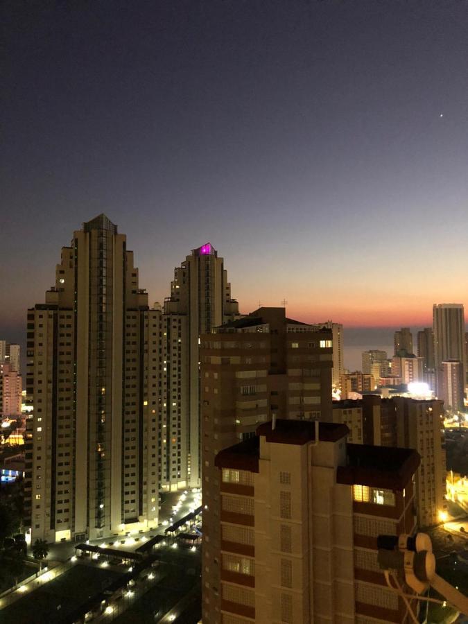 Апартаменти Sunshine Apartament Бенідорм Екстер'єр фото